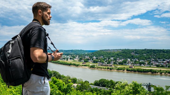 voyageur avec sac