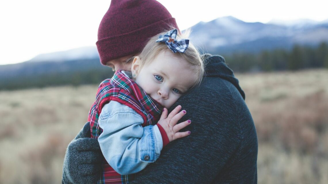 Bébé avec papa